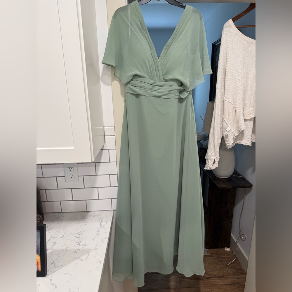Like new Azazie Pamela! Only worn once!